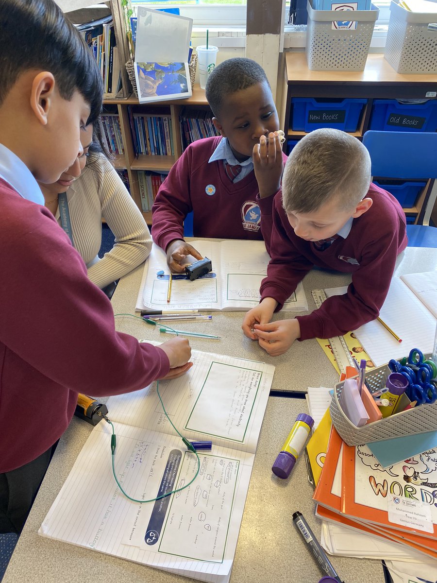 Wonderful to see children exploring electricity in @Y4church_prim this week- so many great questions asked & lots of discussion- “I wonder what would make the bulb brighter”🤷🏻‍♂️😀 @STEMLearningUK @chris_brownsell @SciEnrichForPri @priscigeeks @Psqm_HQ @MissHRosenberg1 #science