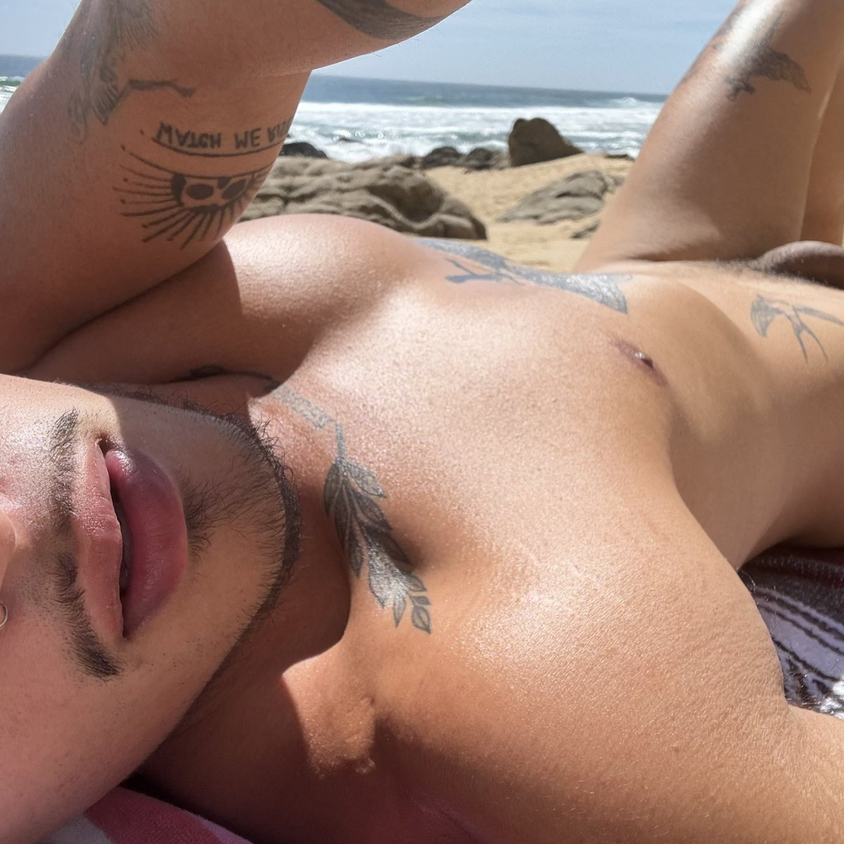 jufrndz's tweet photo. suns out buns out🤗 https://t.co/Plc9VZzEVV