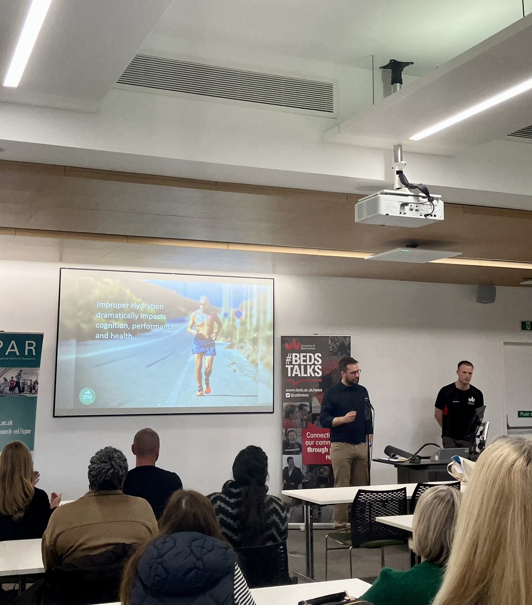 @jeffaldous @uniofbeds @UOB_RIS @MikeLNewell @uniofbeds_SSPA Dr @MikeLNewell & @uniofbeds PhD student @Sagesportsci are now delving into the fascinating role of #hydration in exercise 🥤 #BedsTalks
