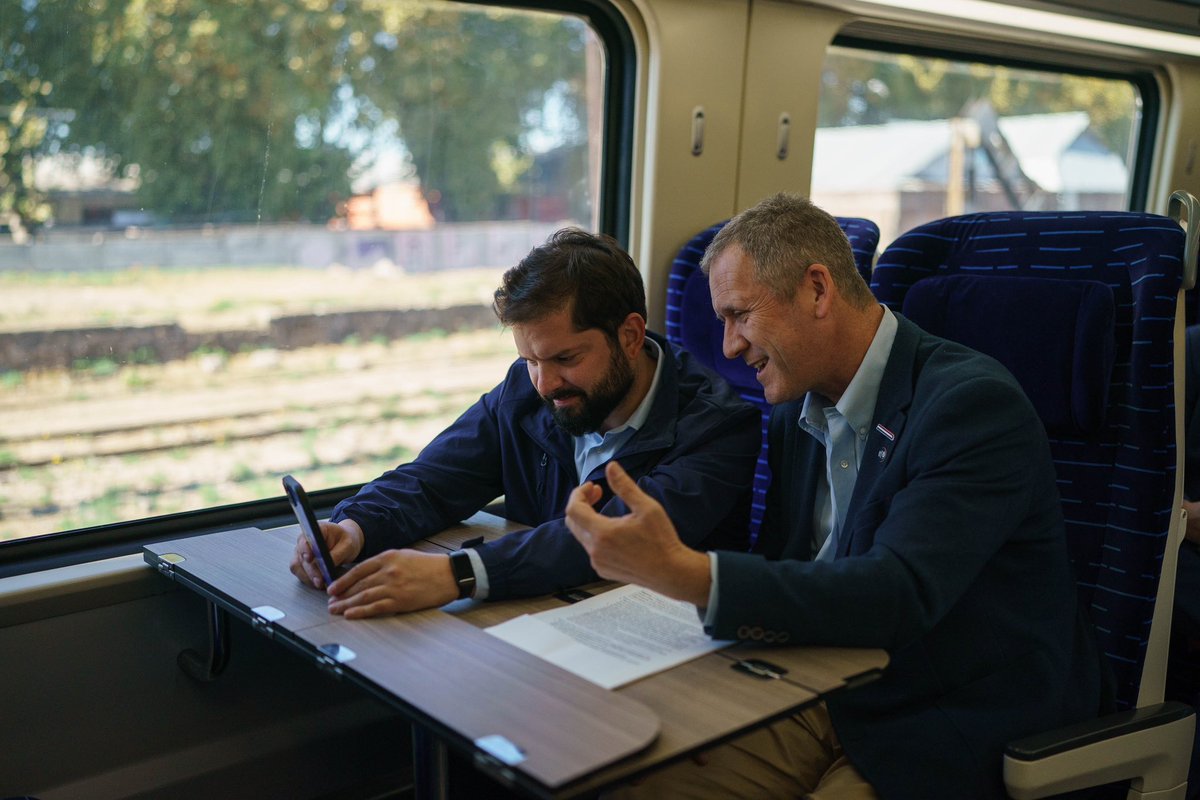 Gran trabajo del ministro @JuanCaMunozA para extender y mejorar el servicio de trenes en nuestro país. Hoy anunciaremos excelentes noticias desde Chillán. Avanzamos con trenes para Chile!