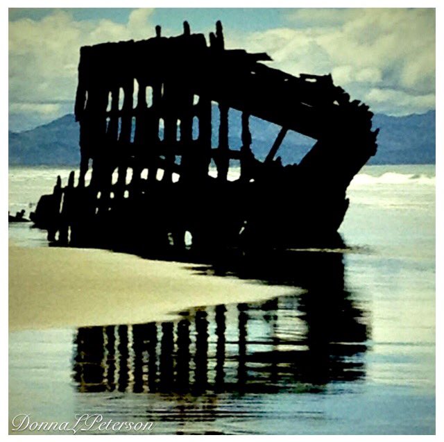 Another shot of a scenic shipwreck on the Oregon coast by #photographer and children’s author, Donna Peterson. Follow Donna at LushLandscapes and DonnaLPeterson1. 3-0020