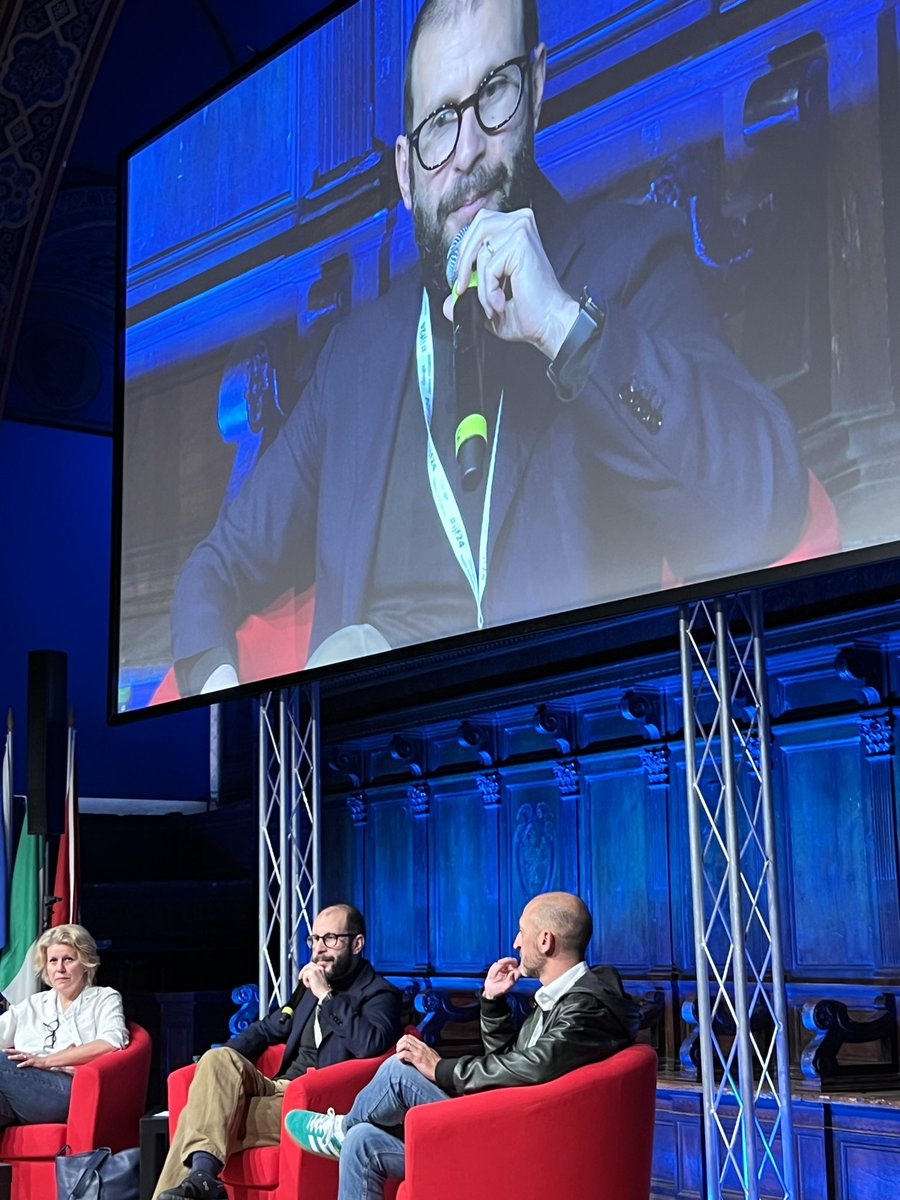 Che belli insieme @mastrobradipo , @StefanoVergine e @fcancellato a #ijf14 per parlare di giornalismi d’inchiesta e di destre europee