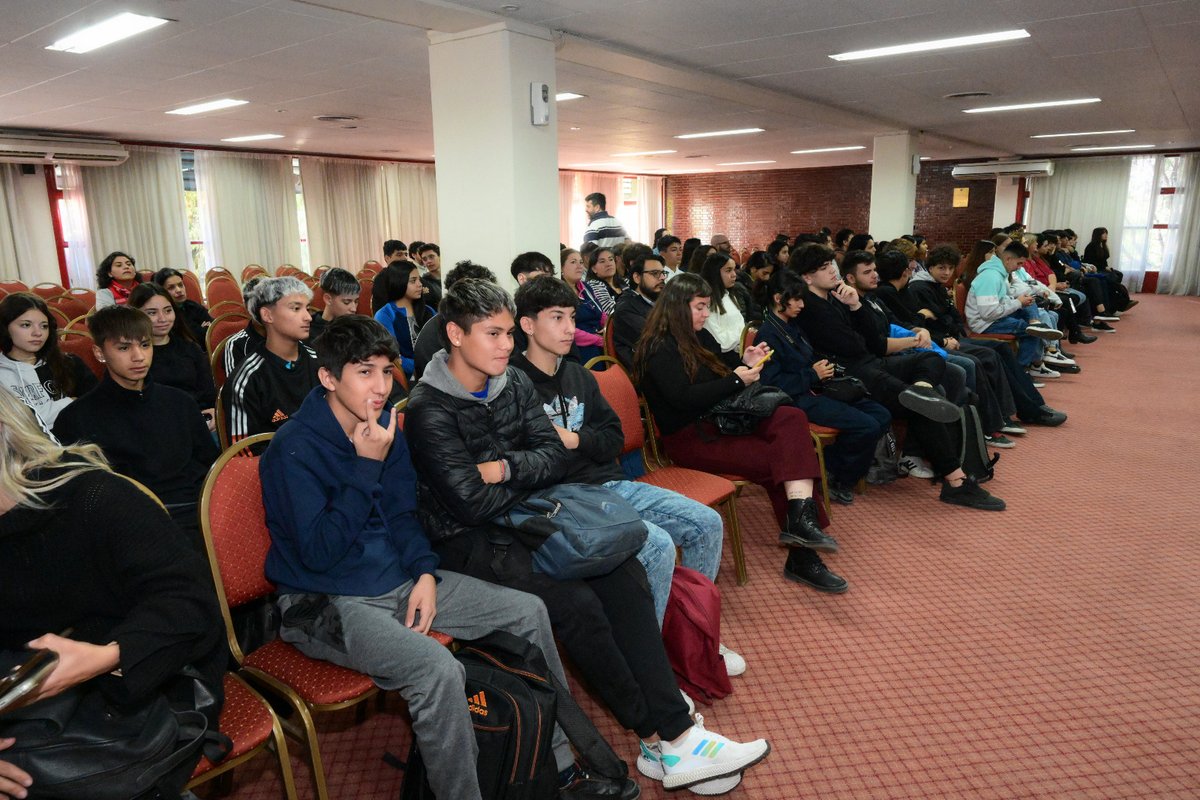 Acompañamos el lanzamiento de Mendoza Futura 2024, un programa que ha potenciado el futuro de los jóvenes mendocinos durante cuatro años, uniendo conocimiento tecnológico con habilidades blandas para impulsar el éxito personal y profesional.