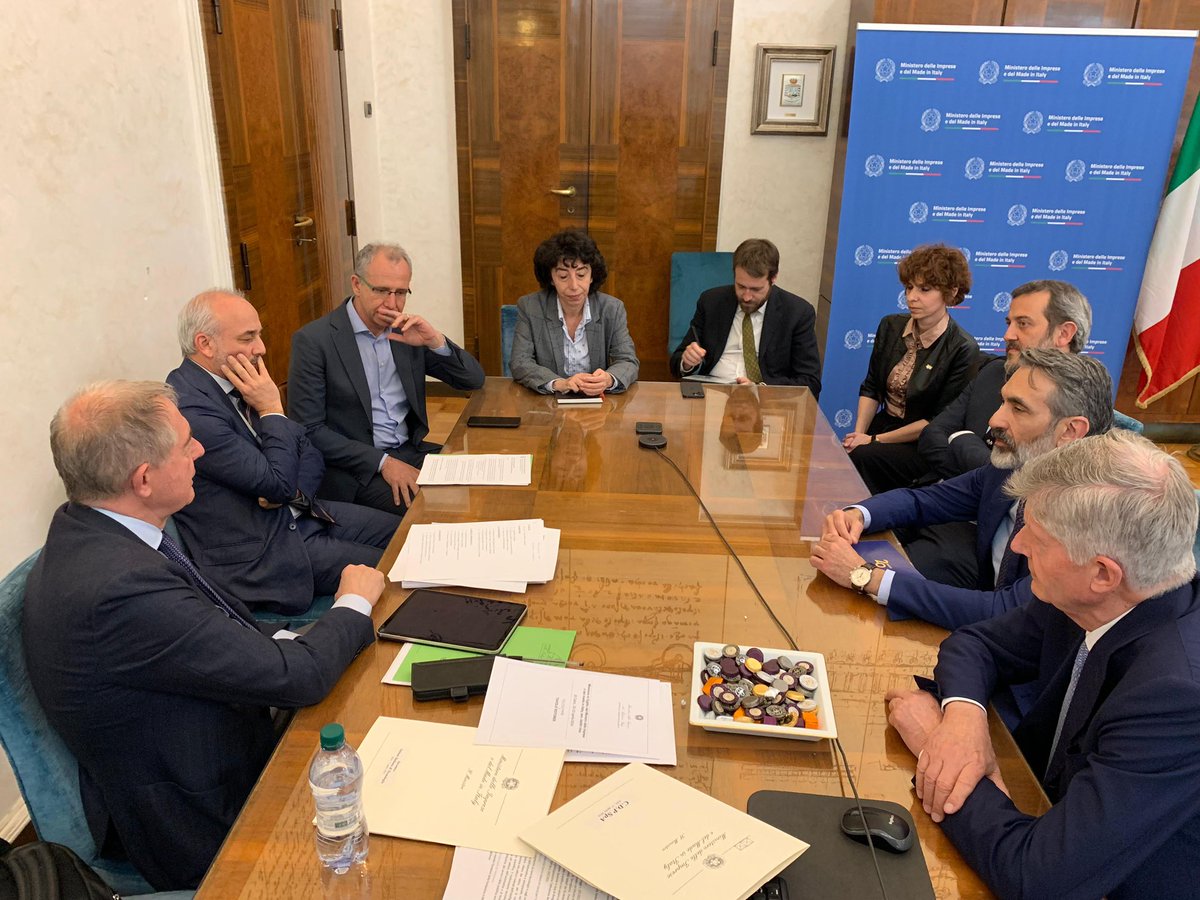 mimit_gov's tweet photo. Il ministro @adolfo_urso nel pomeriggio ha incontrato a Palazzo Piacentini 

📌Dario Scannapieco, ad di @GruppoCDP

📌Gabriele Galateri di Genola presidente IIT e Giorgio Metta, dir. scientifico IIT (@IITalk)

📌Gen. C.A. Carmine Masiello, Capo di Stato Maggiore dell’@Esercito https://t.co/BAKeM1jUgv