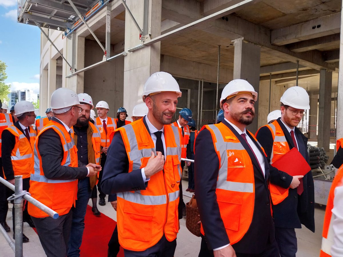 CDC_Habitat's tweet photo. Le #logement à l'honneur aujourd'hui à @Bordeaux avec la tenue du 3e #CILAP présidé par @StanGuerini et @guillaumekasba depuis le @CHUBordeaux et une visite du projet Quai 9 situé au sein de l'Opération d’Intérêt National #BordeauxEuratlantique. https://t.co/xFJGACfKN3