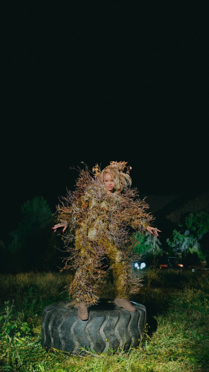 RihannaRadar's tweet image. Rihanna pour #FENTYxPUMA 🍃🌿
