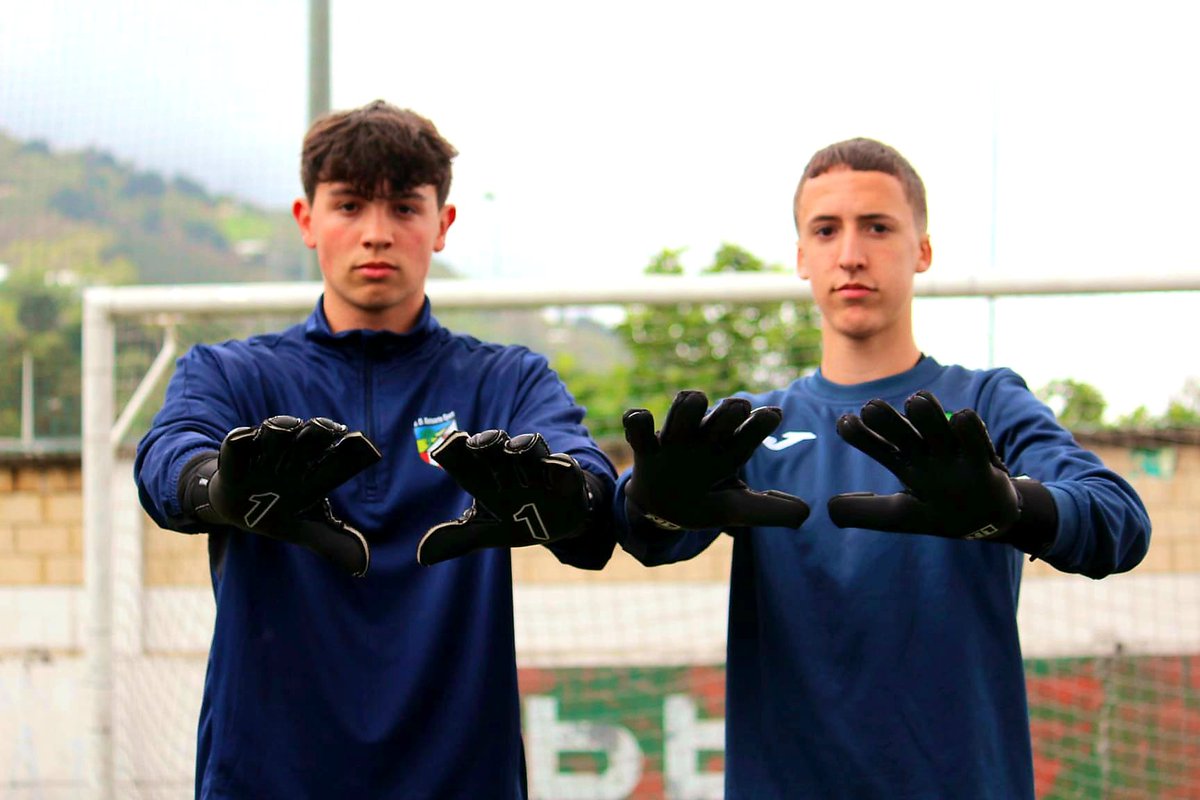 Maiatzaren 15ean Retuertoko zelai berean @fedriojafutbol Selekzioaren aurka jokatuko duen lagunarteko partida prestatzeko gaur, asteazkena, gizonezkoen kadete taldeak Ibarreta zelaian egindako entrenamendua.