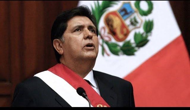 #17DeAbril Un día como hoy el Perú perdió a uno de sus mejores presidentes,Alan García,los corruptos no le perdonaron que él sea tan directo y les diga las cosas de frente, lo cercaron y prácticamente coordinaron su deceso paso a paso con mentiras,chuponeos y medidas fiscales1/5