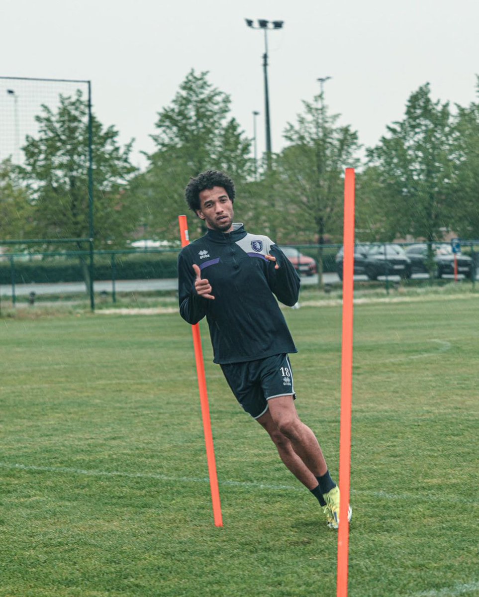 معنويات الأبطال 💯

تدريبات #البنفسجي استعدادًا لمباراة باترو ايسدين للاحتفال بالدوري يوم الجمعة  🟣💪