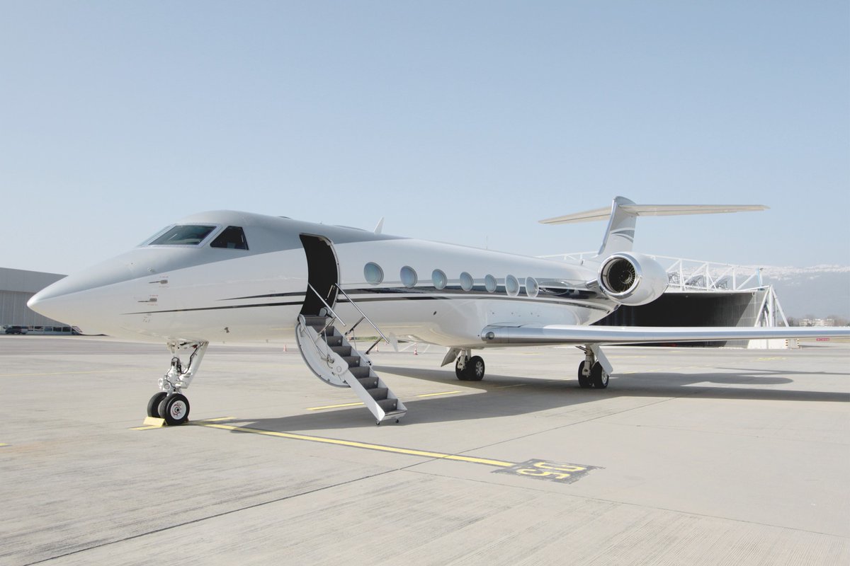 jetaviation's tweet image. We have the perfect aircraft to take you wherever you want to go!

Model: Gulfstream G550
Seating: 12 passengers
Range: 6,750 nm | 12,501 km
Speed: 460 kts | 852 km/h
Endurance: 12:30 h

ow.ly/QBO550RioMu

#Aviation #BusinessAviation #FlyCharter #CharterWednesday