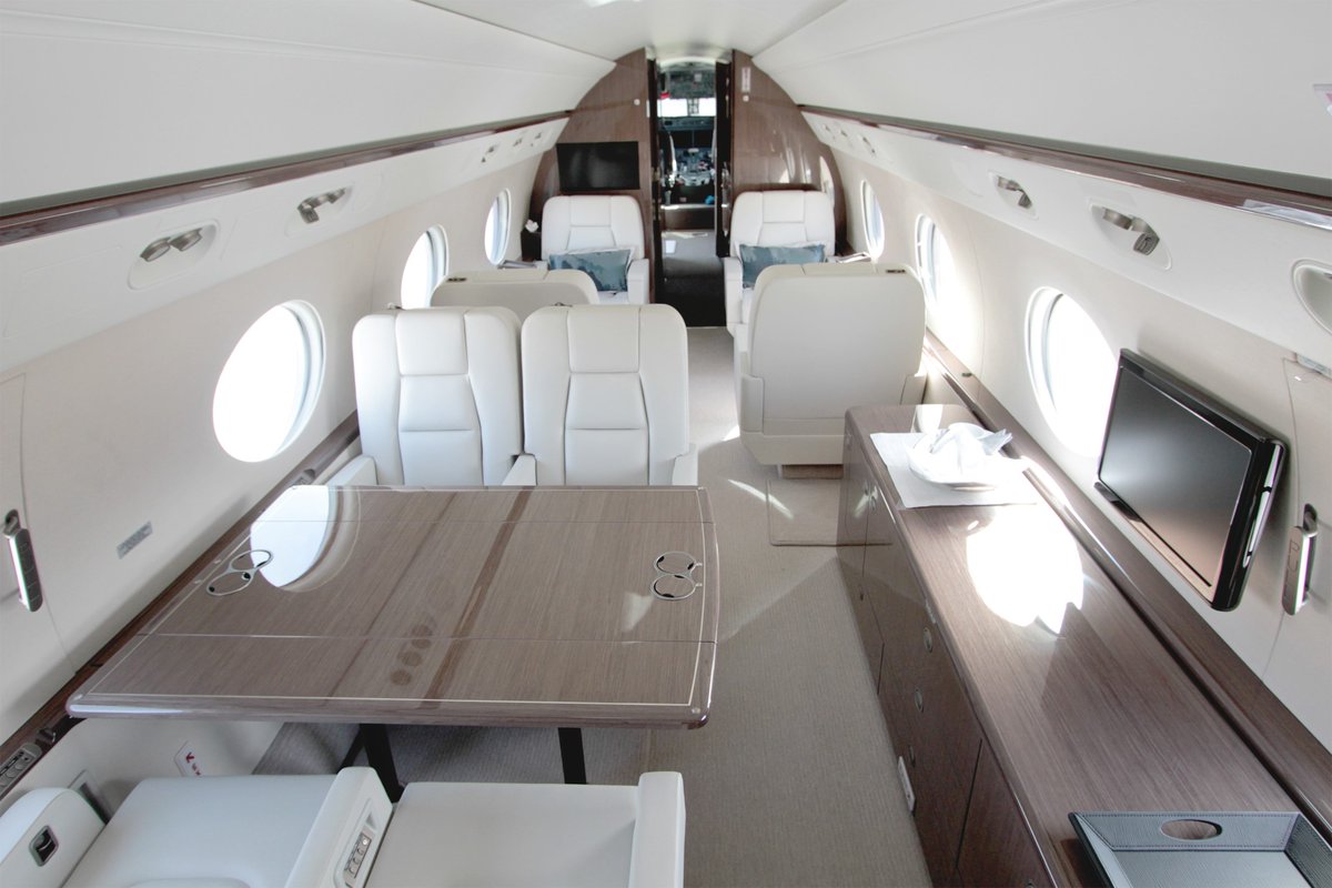 jetaviation's tweet image. We have the perfect aircraft to take you wherever you want to go!

Model: Gulfstream G550
Seating: 12 passengers
Range: 6,750 nm | 12,501 km
Speed: 460 kts | 852 km/h
Endurance: 12:30 h

ow.ly/QBO550RioMu

#Aviation #BusinessAviation #FlyCharter #CharterWednesday