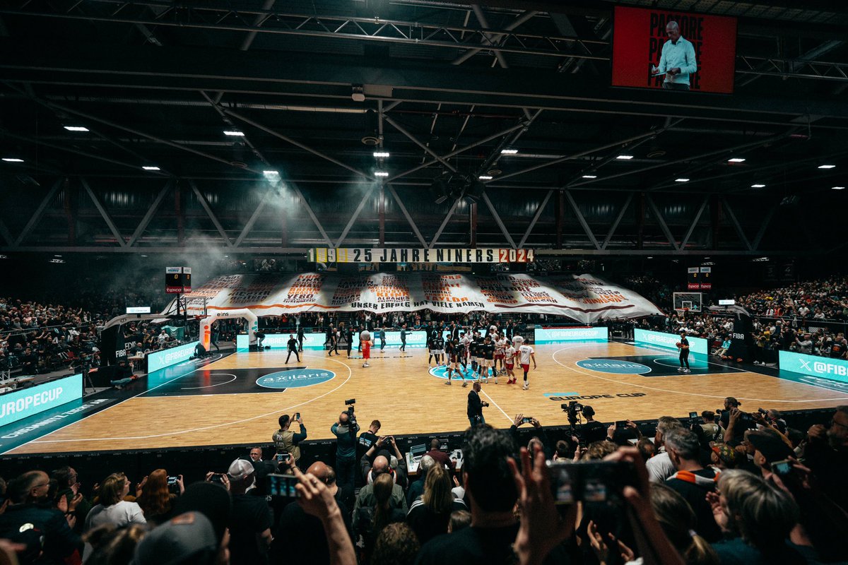 Ganz viel Liebe! 🧡🧡🧡 #chemnitz #Basketball #fibaeuropecup #Finals 📸: @ernestouhlmann