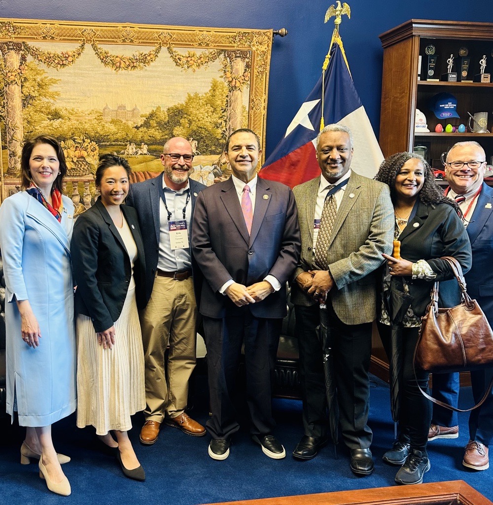 #PAFC24 Hill Day is in full swing! @TXRestaurants met with @RepCuellar to talk about issues impacting restaurant operators across Texas and what lawmakers can do to help.