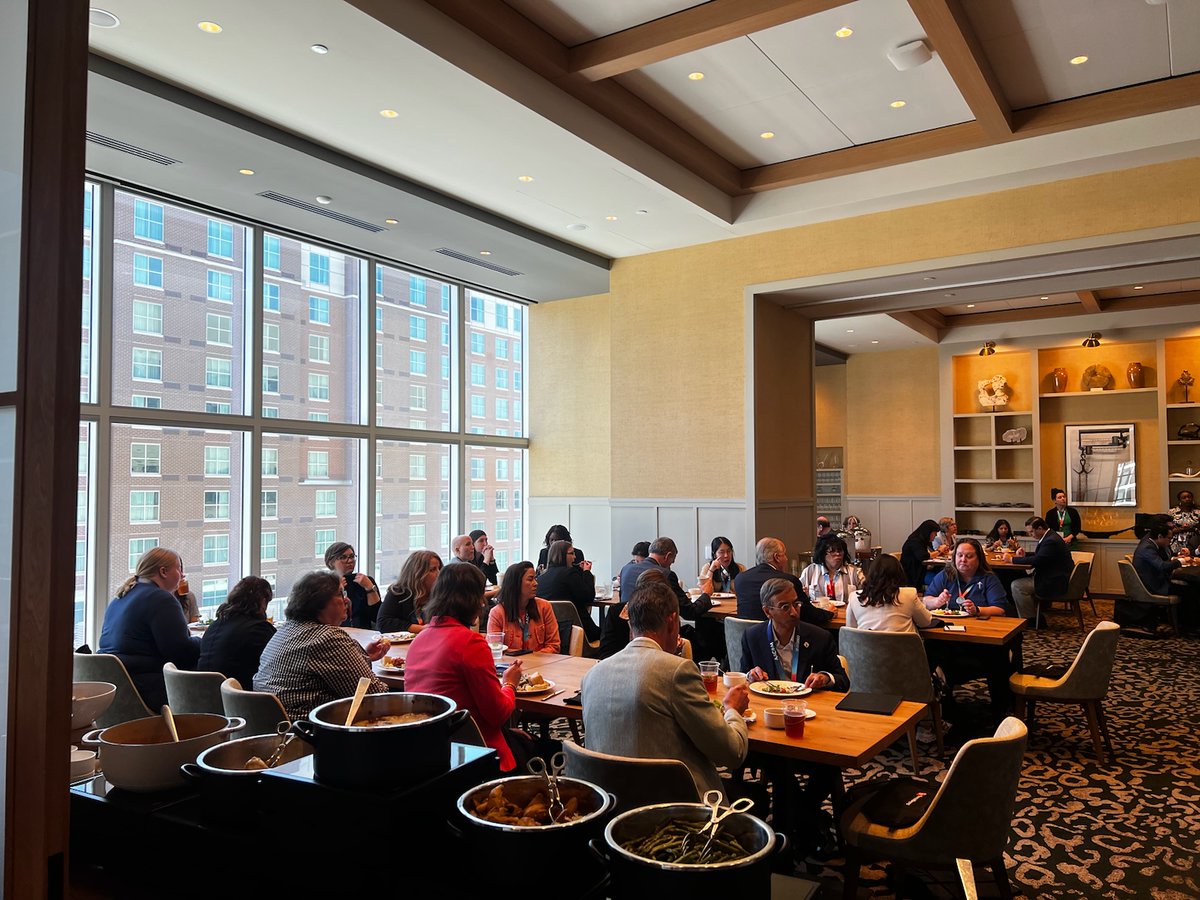 We love to see our members expand their knowledge and network with industry leaders during insightful sessions like this one provided at #EducatingLeaders24 by @MHEducation. #LunchAndLearn