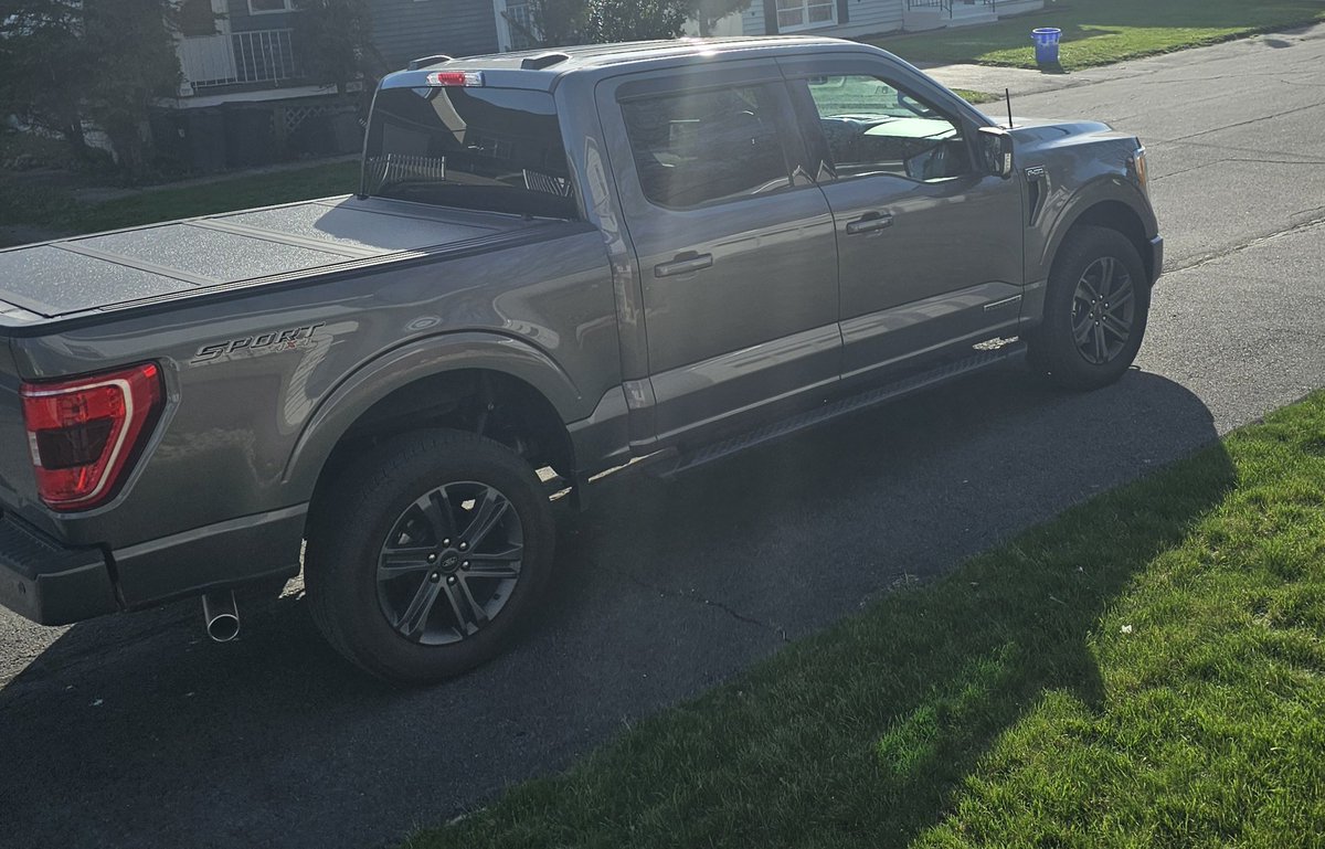 miagi's tweet image. Since everyone else is sharing. I sold my suv to carvanna and bought this last month. Added undercover armor flex tonneau, bedrug impact liner, small antenna, and low profile rain guards. When I get free time, I'll work on doing a graphene ceramic coating process.