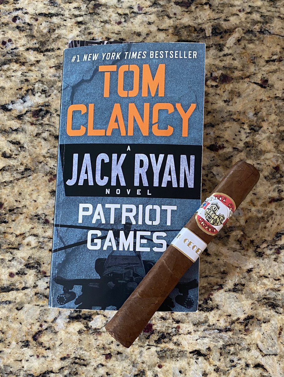 Nice day to read and enjoy my favorite @RebelChefJay Cigar