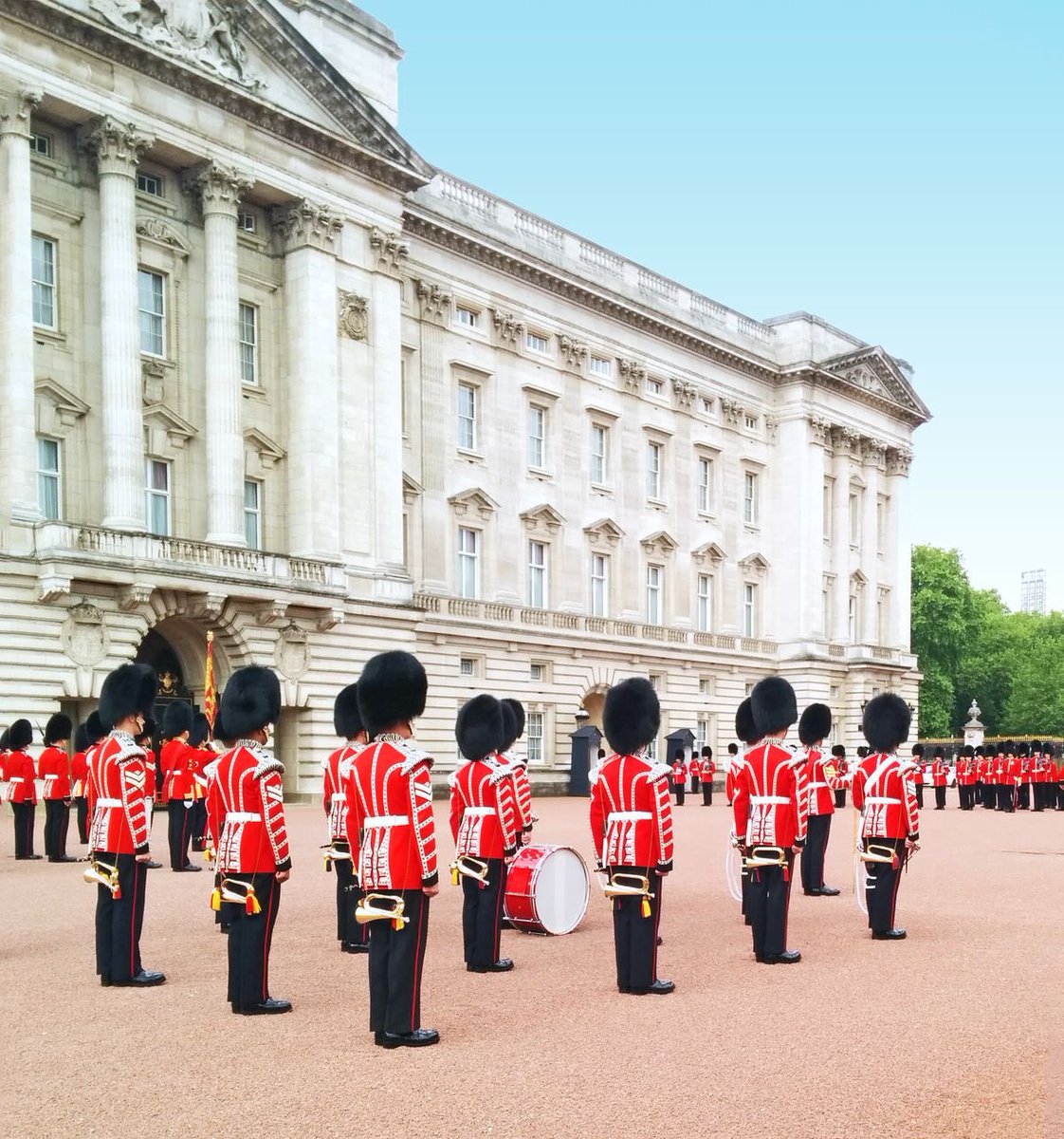 Buckingham Palace, London - UK 🇬🇧 
#London #UK #RoyalFamily #Buckingham #RoyalGuards