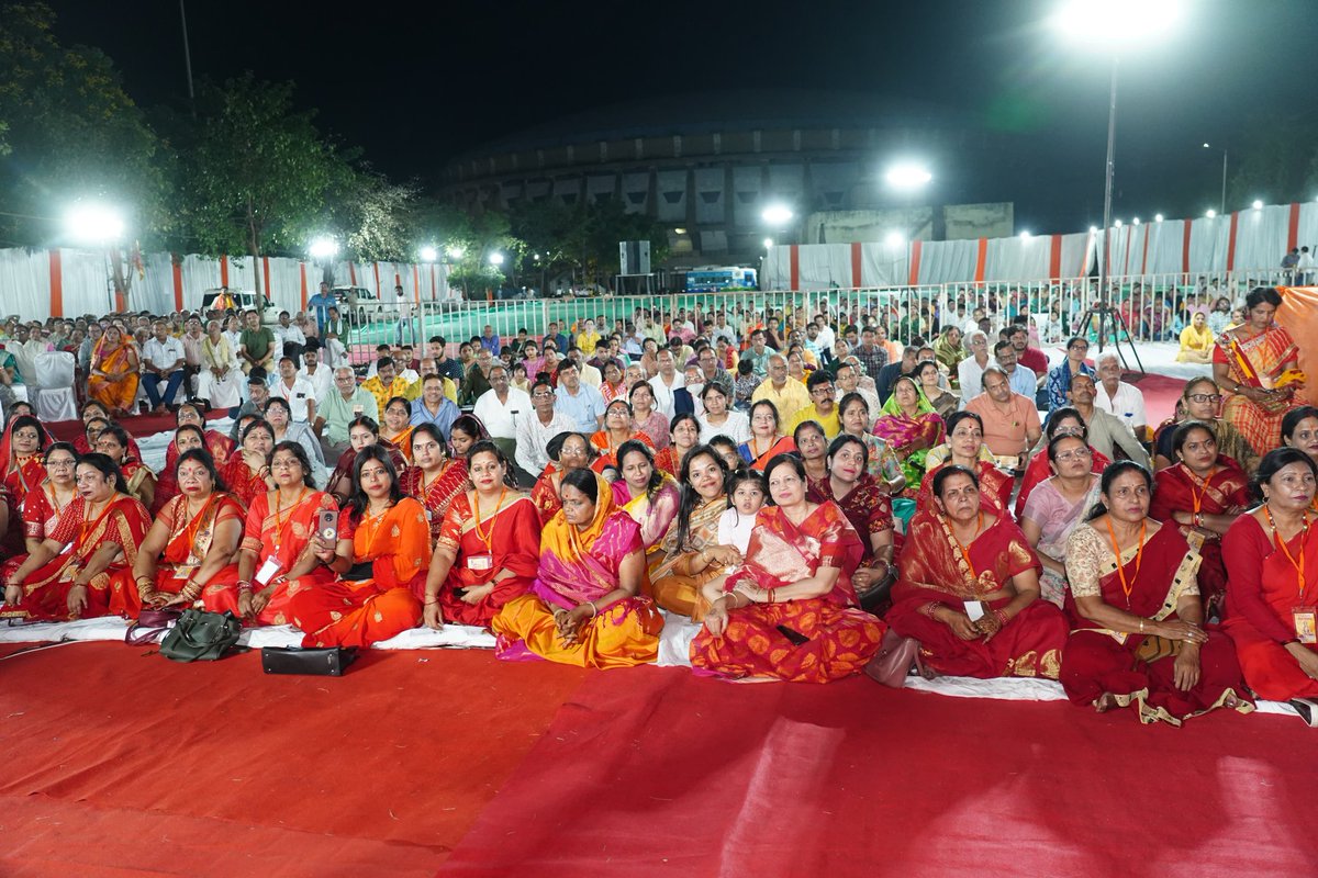 हनुमान जी की भक्ति और उनका स्मरण हमें जीवन में अनेक कठिनाइयों का सामना करने की शक्ति प्रदान करता है।
आज रामनवमी के पावन अवसर पर अष्ट सिद्धि नव निधियों के दाता एवं प्रभु राम के अनन्य भक्त भगवान श्री हनुमान जी के सवा करोड़ श्री हनुमान चालीसा महापाठ में शामिल होने का सौभाग्य मिला।