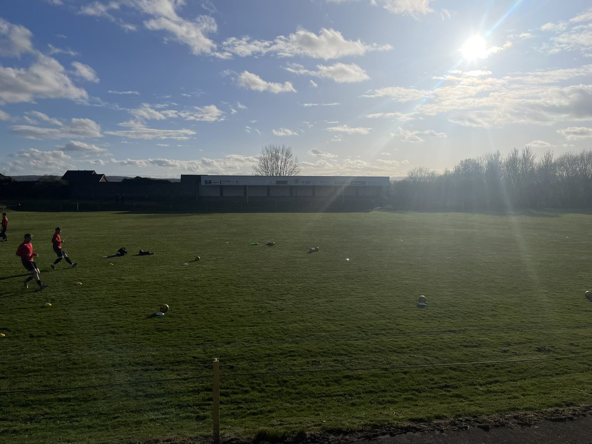 Great night to get out so have headed down to Newbyres Park for @ArnistonRangers vs @BlackburnUnited ☀️ @EastScotlandFA