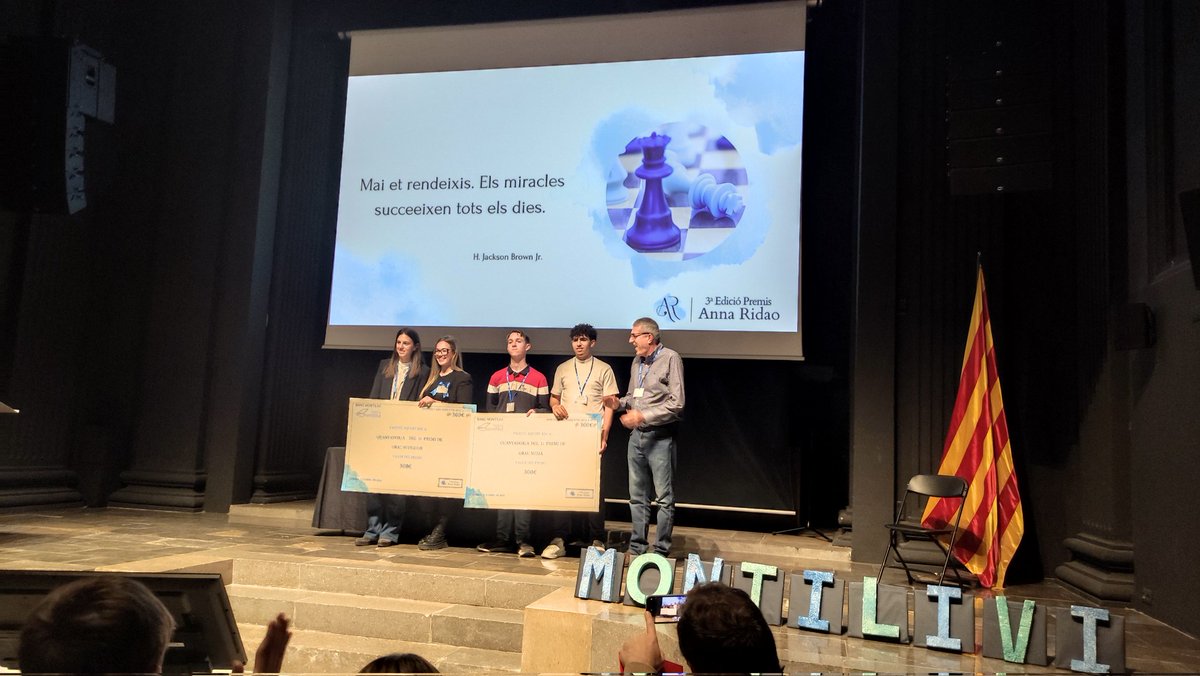 AnaisIgMa's tweet photo. D'autosuperació l'Anna en sabia un munt, i d'ella en vam aprendre l'empenta i la força per ser millors. Enhorabona a l'alumnat d'#ADI2 de @Ins_Montilivi per l'organització de la 3a edició dels Premis Anna Ridao, i moltes felicitats als projectes guanyadors! https://t.co/XjNqVZ4VlK