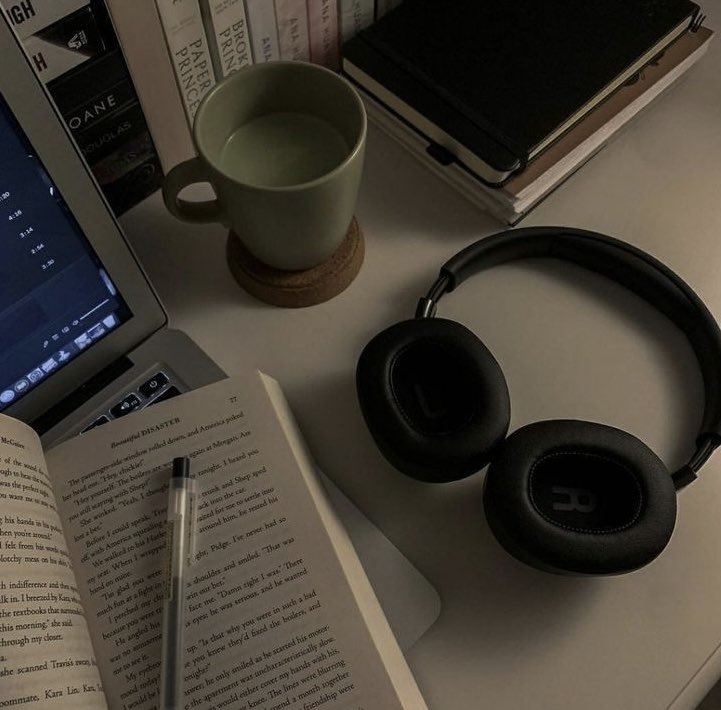 manystudies's tweet image. #studytwt #studytwtbr 

•ᴀᴍᴀɴᴅᴀ (ᴍᴀɴʏ) 🩺
•2006 - ᴇʟᴀ/ᴅᴇʟᴀ
• 3º ᴀɴᴏ ᴅᴏ ᴇɴsɪɴᴏ ᴍᴇ́ᴅɪᴏ
•ᴠᴇsᴛɪʙᴜʟᴀɴᴅᴀ ᴇᴍ ᴍᴇᴅɪᴄɪɴᴀ 
• Foco em ᴇɴᴇᴍ ᴇ ғᴜᴠᴇsᴛ

🎧💭