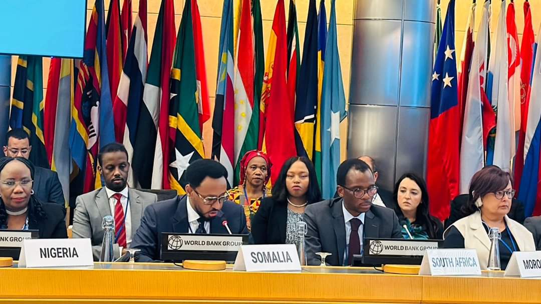 DWaabari1's tweet photo. Wasiirka Maaliyadda Xukumadda Federal ka Soomaaliya Mudane Biixi Imaan Cige ayaa ka qeyb galay shirka guud ee Wasiirada Maaliyadda Dalalka Afrika iyo Madaxweynaha Bangiga Adduunka, xili uu soconayo shirka Xiliga gu’ga ee IMF iyo Bangiga Adduunka https://t.co/gu8XL06NgO