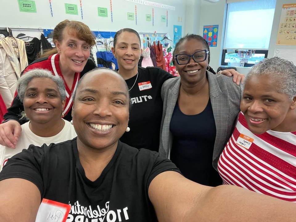 AlumnaeDelta's tweet image. Providence Alumnae Chapter of Delta Sigma Theta Sorority, Inc. Prom Dress Drive at #TURNUPRI Youth Summit! 
#PAC1970
#ServiceIsWhatWeDo