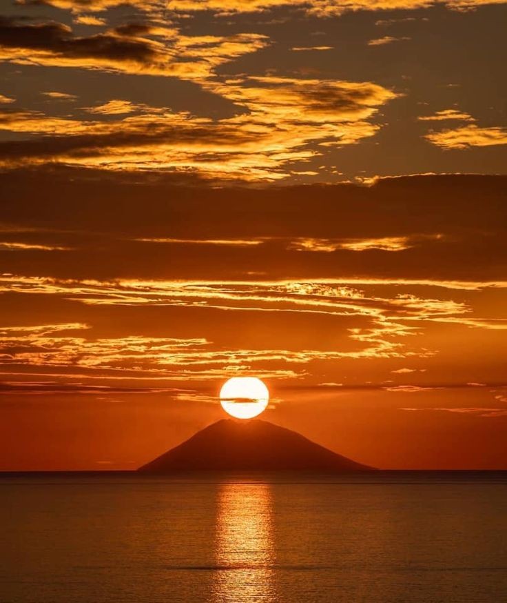 Every thought is fueled by a desire for peace that resides at the heart of the world.. Sweet dreams of hope Stromboli