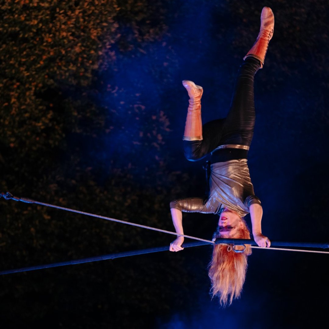 On World Circus Day 🎪, we're celebrating the incredible, world-class circus artists who make up Freedom Festival! Last year saw Collectif Malunes, Les Filles du Renard Pale, 15 feet 6 & more take to Hull's city streets, from heart-stopping acrobatics to laugh-out-loud stunts!