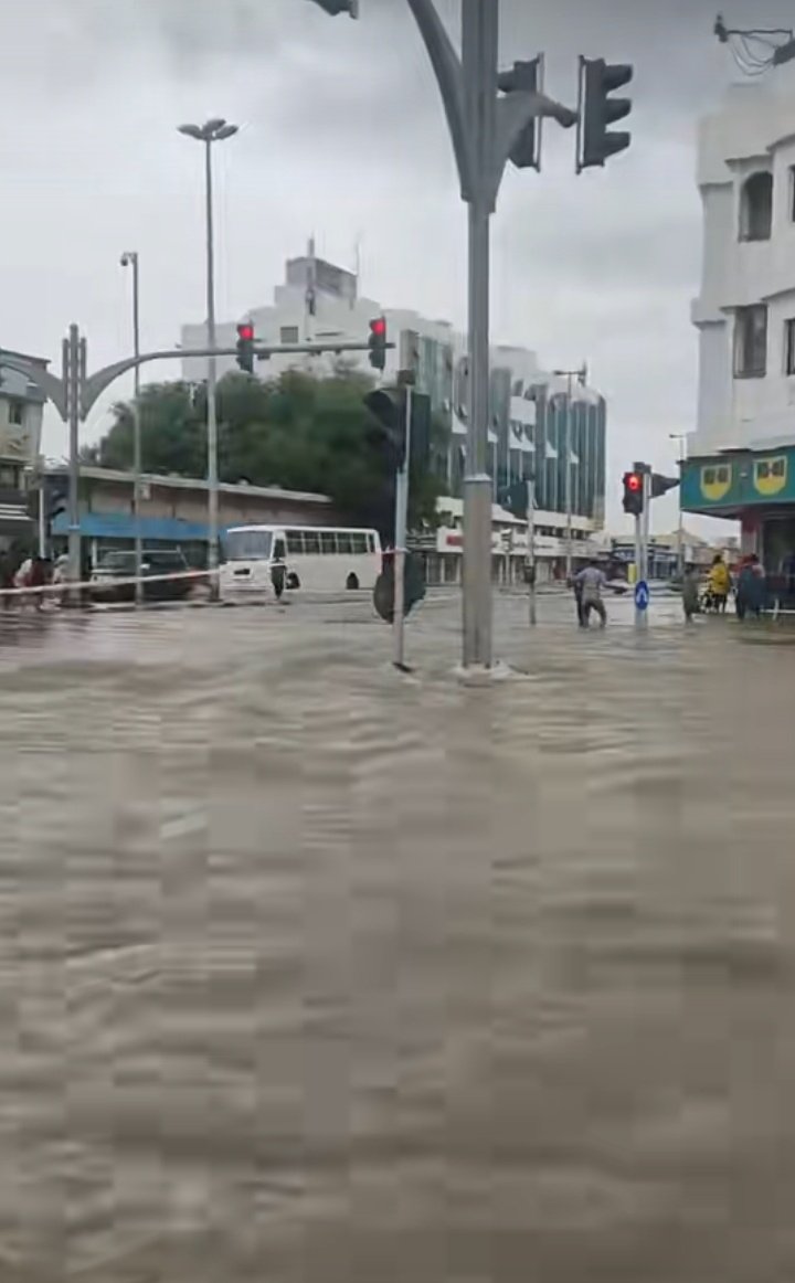 متحدہ عرب امارات نے ایرانی ڈرون گرانے میں اسرائیل کی مدد کرنے کا اعتراف کیا* *خدا نے 2 دن بعد متحدہ عرب امارات کو پانی کے اندر ڈبو دیا* #Dubai #دبي_الان #ImranKhan