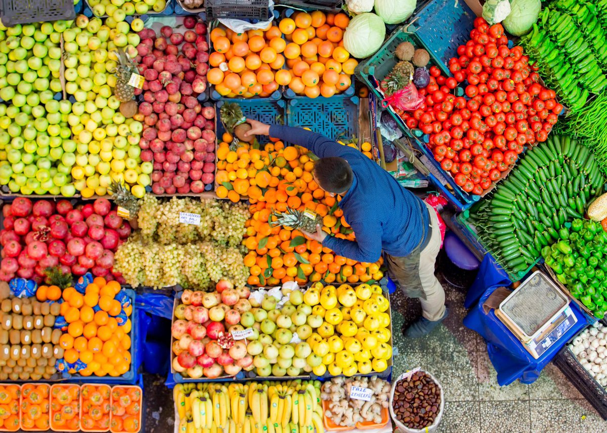 Good Evening friends, Thank you very much @jawniest for bringing color to our art world. ' Bazaar ' Top view of a greengrocer trying to sell colorful fruits and vegetables by arranging them on his stall in a market. Enjoy. @exchgART 🍅 Bazaar 🍅 8 Edition 🍅 0.10 SOL 🍅 Art…