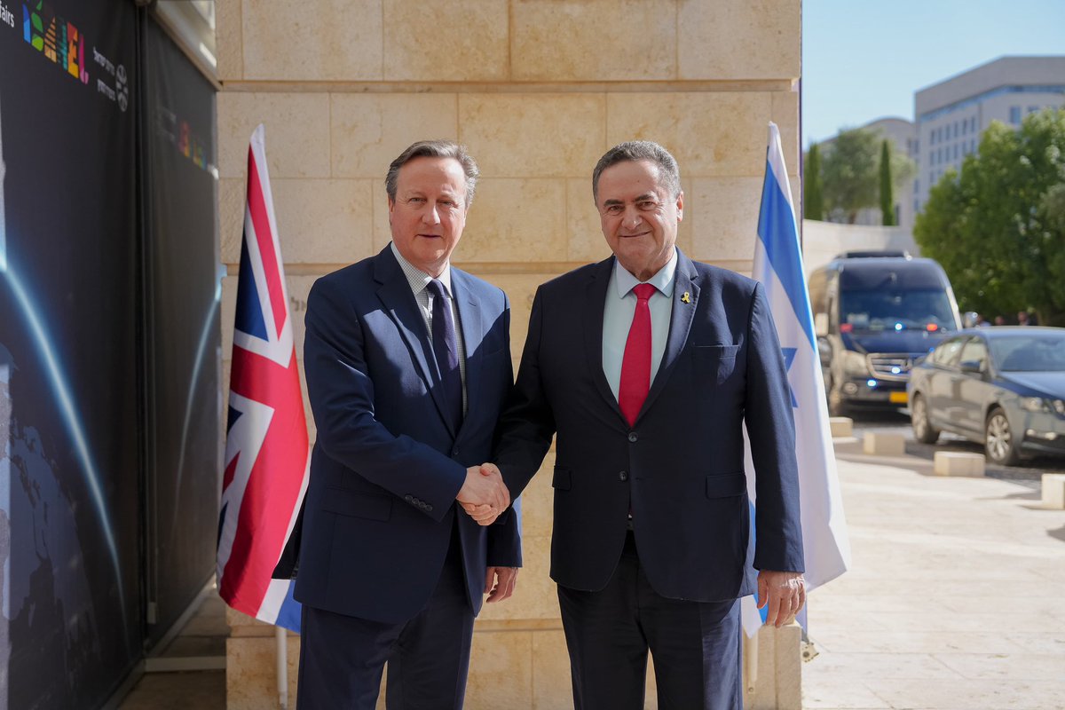 David Cameron tweet media