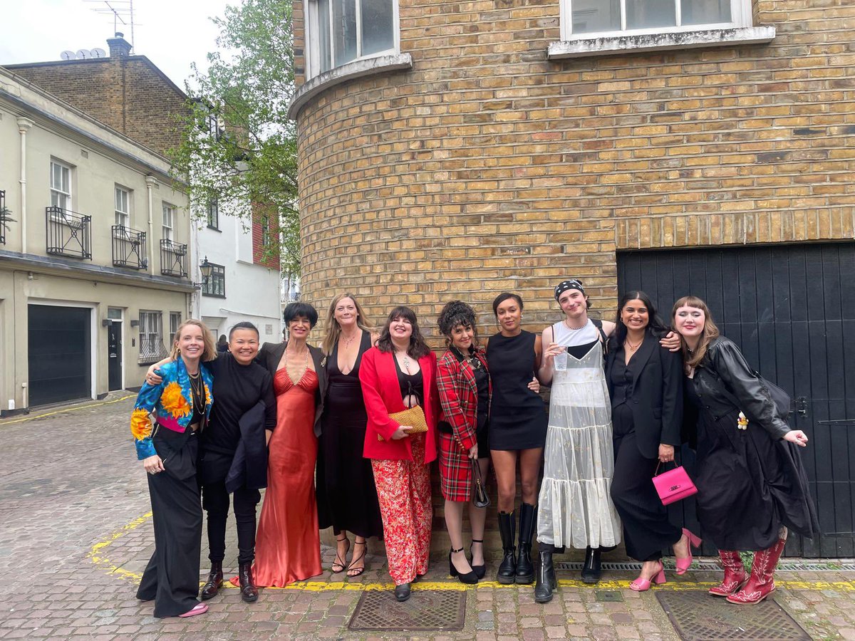 SamWoof_'s tweet photo. Loved celebrating @IsleyLynn’s The Swell at the Oliviers on Sunday. What an amazing amazing group of women https://t.co/YV5TYxlFCV