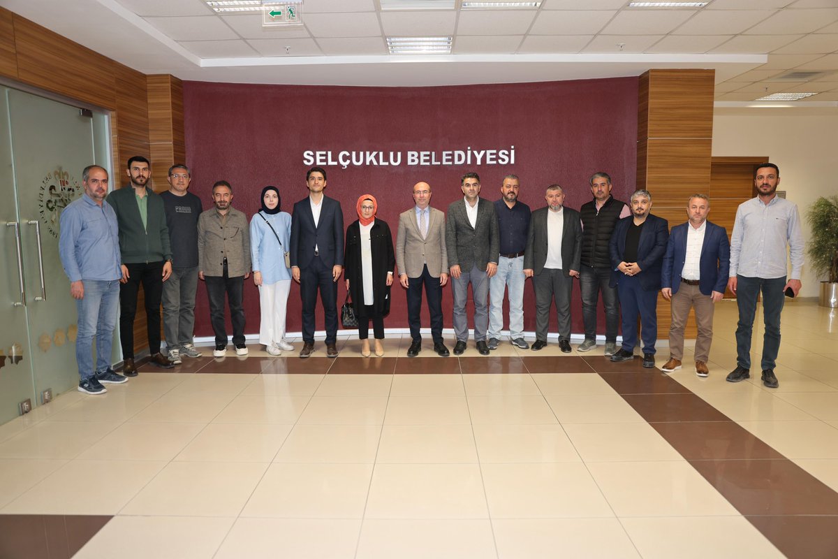 AK Parti Selçuklu İlçe Başkanımız Asım Ceyhan, Kadın Kolları Başkanımız Özlem Yılmaz, Gençlik Kolları Başkanımız Yakup Ünal ve teşkilat üyelerimizi misafir ettim. Hayırlı olsun temennilerini ileten değerli yol arkadaşlarıma teşekkür ediyorum. @akpartiselcuklu @AsimCeyhan42…