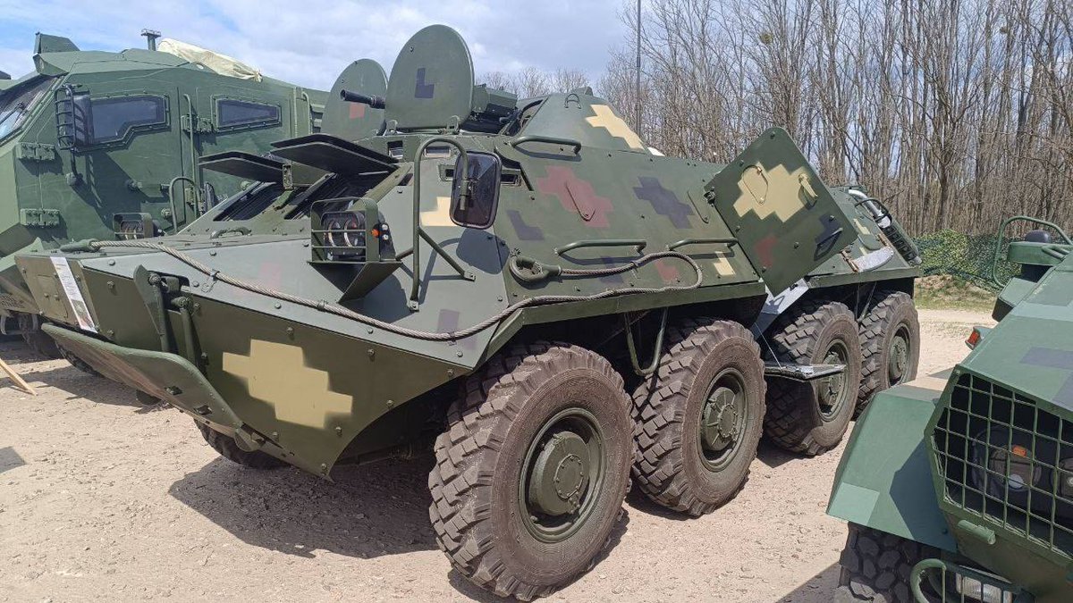 🇧🇬🇺🇦How are the Bulgarian BTR-60s transferred to Ukraine modernized? You can see 'before' and 'after' in the photo.

▪️First of all, instead of extremely inconvenient hatches, normal doors were cut into both sides of the landing compartment of the vehicle for the comfortable exit…