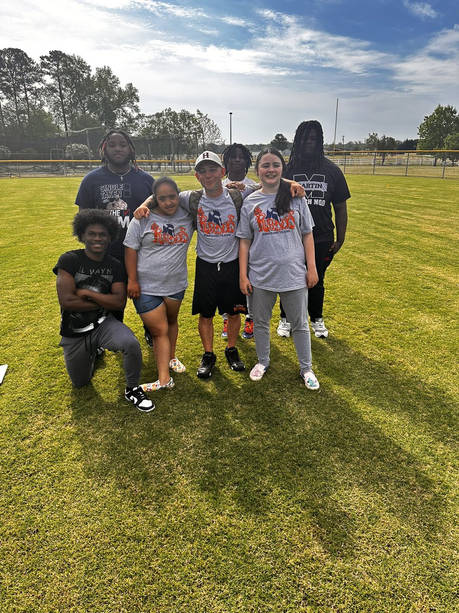 Hade a great time volunteering at the Special Olympics today. @MarCoFB252 @Coach_Jenks @MartinCountyAD