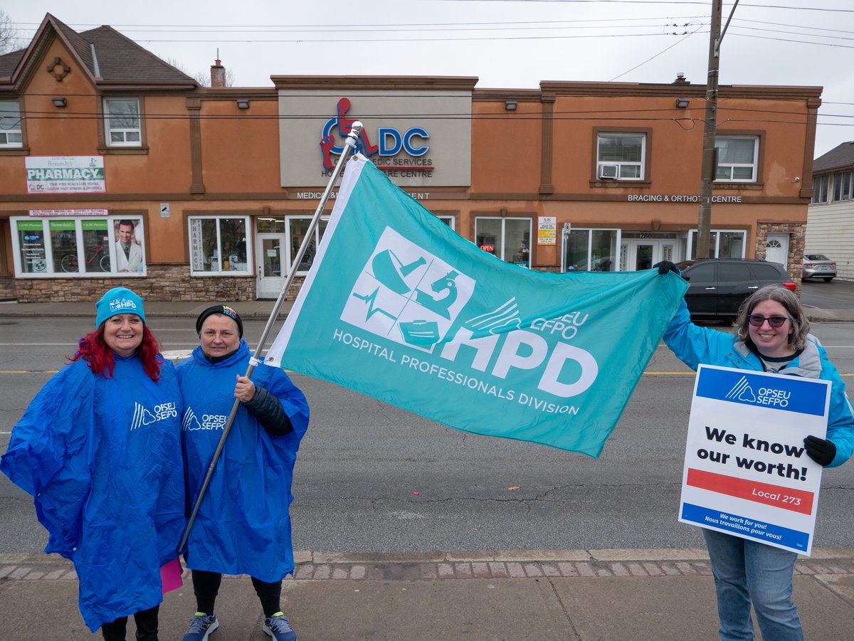 @HamHealthSci @OPSEU273 Sara Labelle, chair of the Hospital Professionals Division, joined to support @OPSEU273 after they delivered a petition, signed by the majority of members, to management at Hamilton General. It demands action on the staff recruitment & retention crisis stemming from unfair pay.