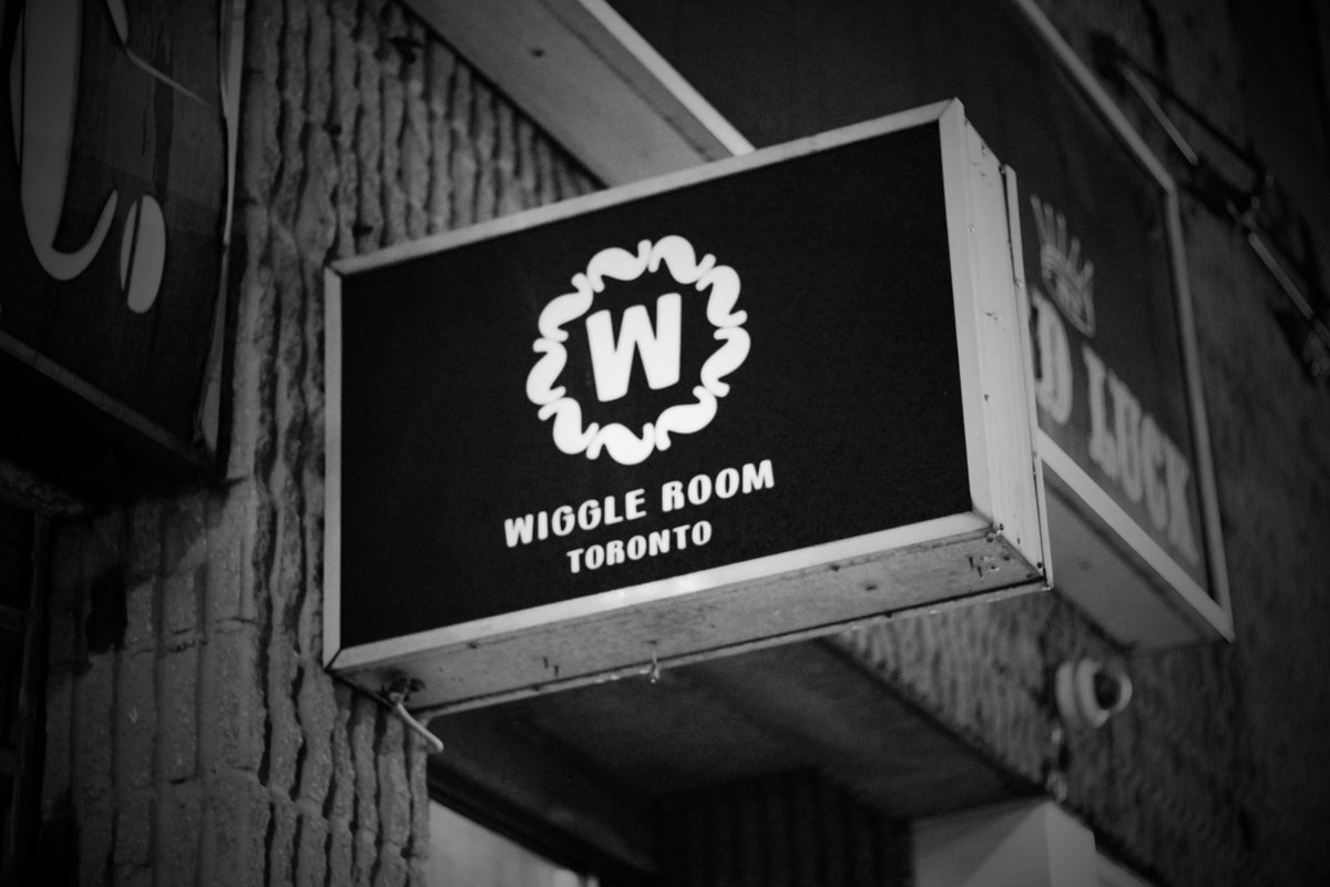 Dance, chat, and play pool to the beat wiggleroomtoronto.com #homeofbouncybeats #wigglyevents #torontounderground #torontoravecommunity #torontoevents #torontobars #torontohousemusic #housemusic #clublife #clubbing #djlife #afterhours #thingstodointoronto #yyz #torontonightlife