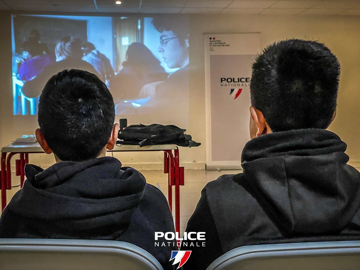 #PoliceSécuritéQuotidien | Ce mercredi, @villedegrigny91 et @VilleRisOrangis ont organisé une journée sur la sécurité et la solidarité. La @PoliceNationale de l'#Essonne a sensibilisé les jeunes aux conflits dans les quartiers et au harcèlement.