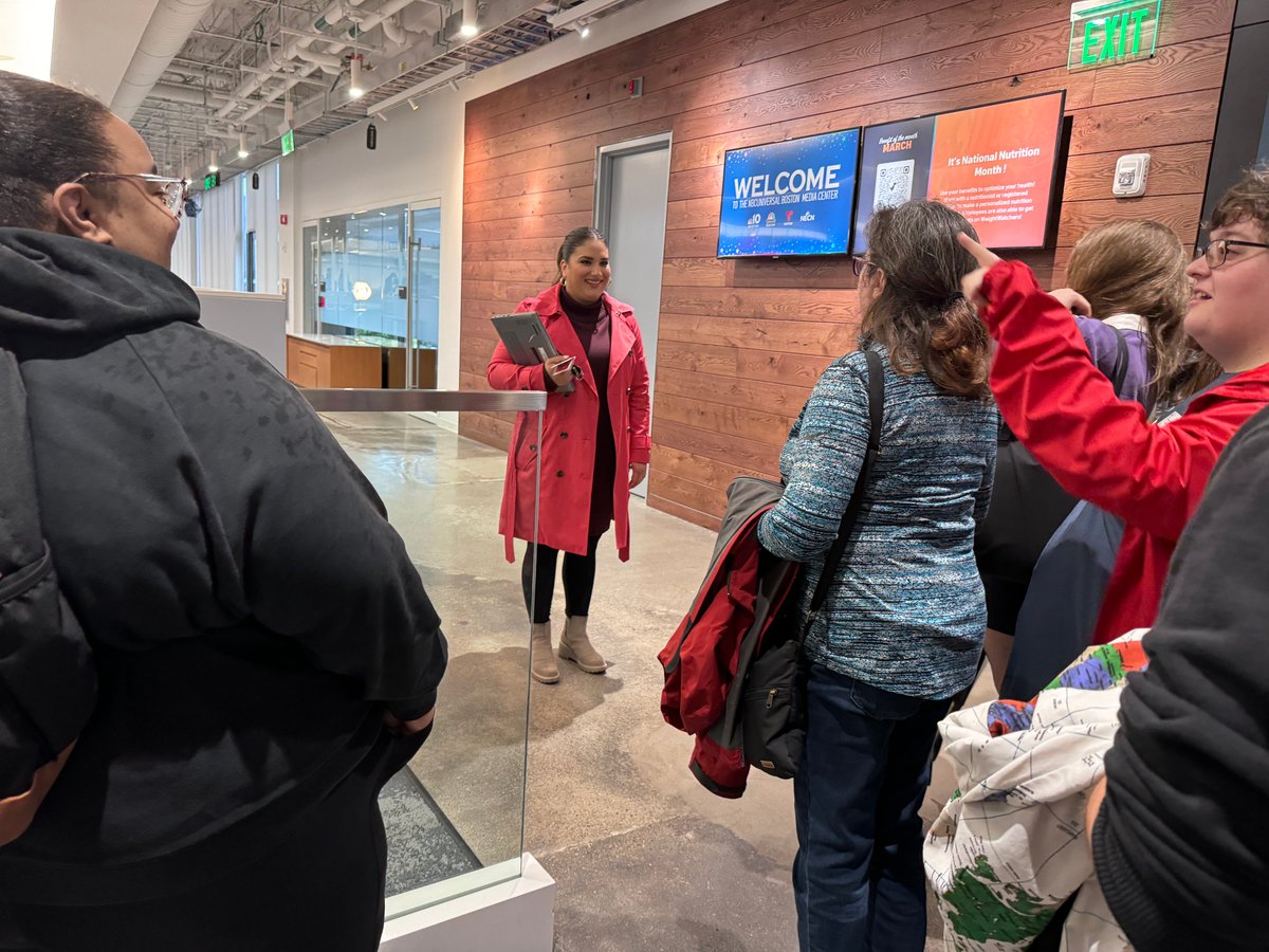 MCCcomartdesign's tweet image. Last week, MCC COM alum &amp;amp; Emmy winner @carlarojotv '12 treated our students to an exclusive tour at @nbc10boston &amp;amp; @telemundoni! Special thanks to anchors Latoiya Edwards and @raulnbcboston for meeting with us.
#mccComArtDesign #mccpath @middlesex_cc #BroadcastingExcellence