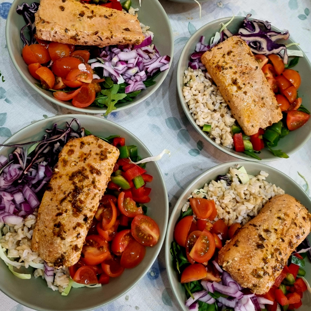 WE LOVE HEALTHY FRESH FOOD 😋😋😋

Salmon poke Bowl 🍜🤤  #bootcampnutrition #ladiesfitness #fitnessretreats 

motivatebootcamp.co.uk