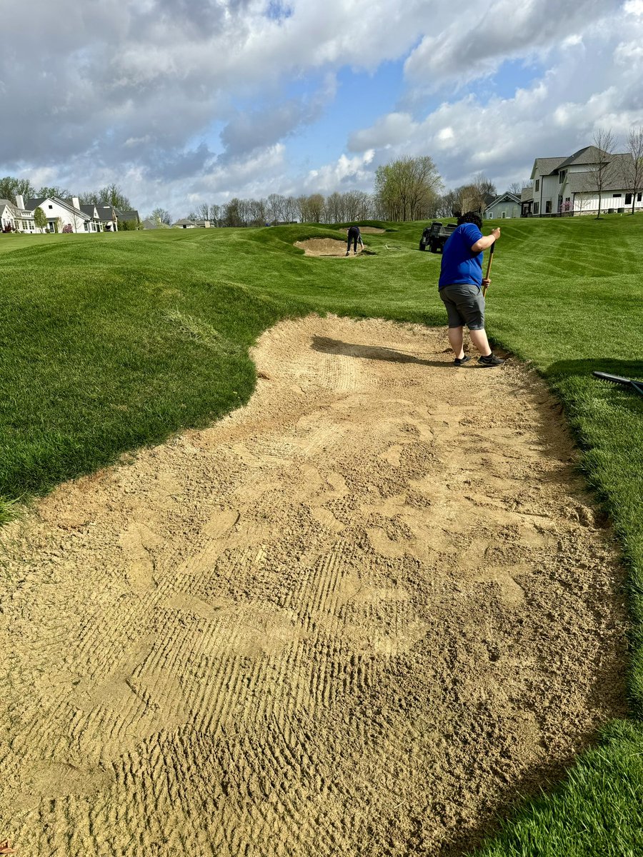 A3 for the 2024 @MACSports Men’s Golf Championships was full of detail work @Chatham_Hills. Edging heads and drains, pulling weeds, and a collar spray⛳️