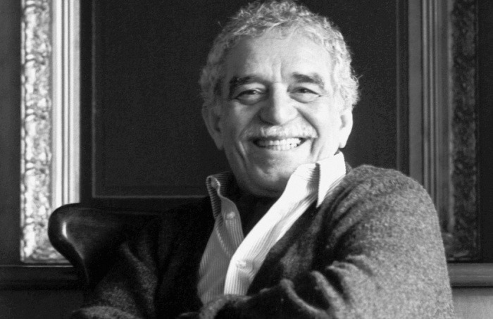 🎉¡Celebremos juntos el legado vivo de Gabo!👨🏽‍🦳 Hoy, 17 de abril, el mundo conmemora la primera década del fallecimiento de García Márquez y nosotros le rendimos homenaje presentando el especial digital 'Gabo de 10 a 100', una campaña que gira en torno al Árbol Gabo.🌳 Abrimos🧵