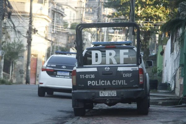 PCERJ's tweet image. 🚨 #DRF e #Seop realizaram uma ação conjunta em um ferro-velho clandestino em Bonsucesso, na Zona Norte do #RJ. O responsável pelo estabelecimento foi preso em flagrante por furto de energia elétrica e o local foi interditado.

Leia no site 👇

bit.ly/3U2FEan