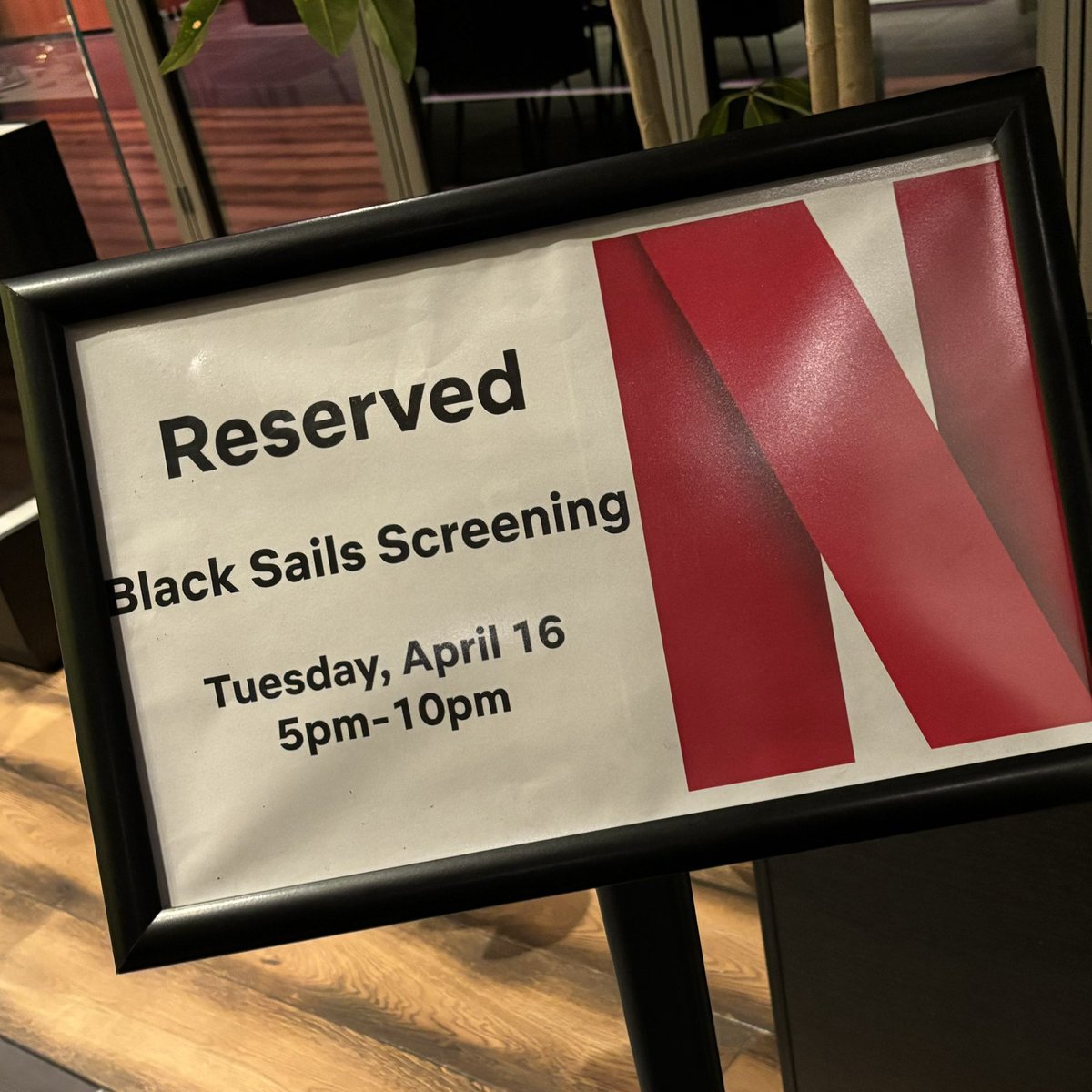daphneolive's tweet photo. A night was had and it was a delight and now Black Sails is streaming on Netflix. Go watch. Right now! Then tell me what you think 🖤
#FathomsDeep https://t.co/PIwlJnf3ne