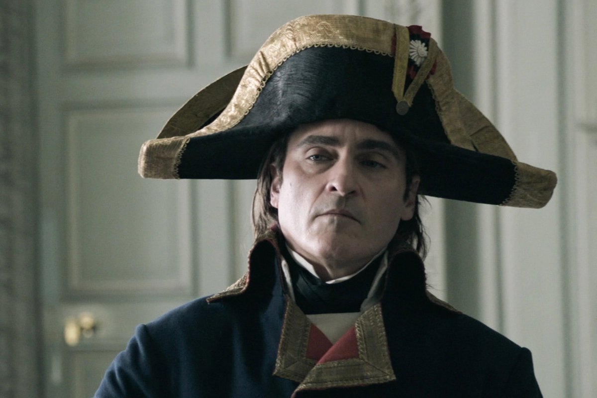 Brian Cox says Joaquin Phoenix was 'terrible' in 'NAPOLEON' “I think he’s well named. Joaquin…whackeen... whacky. It’s a sort of whacky performance.” (standard.co.uk/news/londoners…)