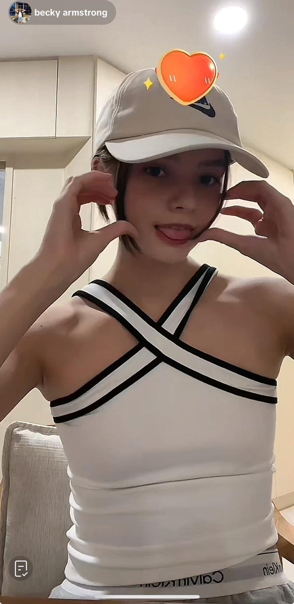 f4vuonsaoke's tweet photo. Happy little Becbec made our day 🥰. She wore our birthday gift on her livestream today. Thank you bb for always kind &amp; warm to us, and enjoy Vietnam as well. Love you mak mak #beckysangels 🧸🌹🇻🇳

@ngocmai208812 @Becbec_hmsr @TmrFreeniee @benau1234 https://t.co/JrXDpmSqaz