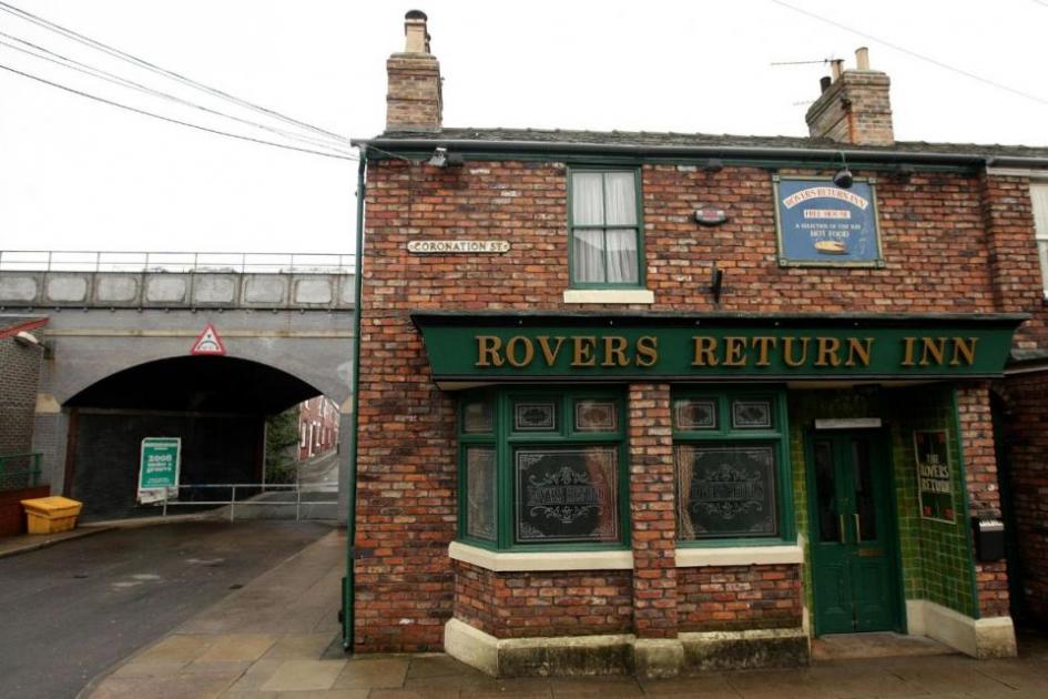 Axed Coronation Street star Alex Bain 'begs' for show return dlvr.it/T5dmCL