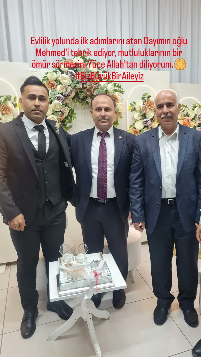 Değerli Salih Dayımın oğlu Mehmed'in güzel bir yuvanın ilk adımı olan nişan merasimine katılarak nişan yüzüklerini dualarla taktık🤲 Evlilik yolunda ilk adımlarını atan genç çiftimizi tebrik ediyor, mutluluklarının bir ömür sürmesini Yüce Allah’tan diliyorum🤲 #BizBüyükBirAileyiz