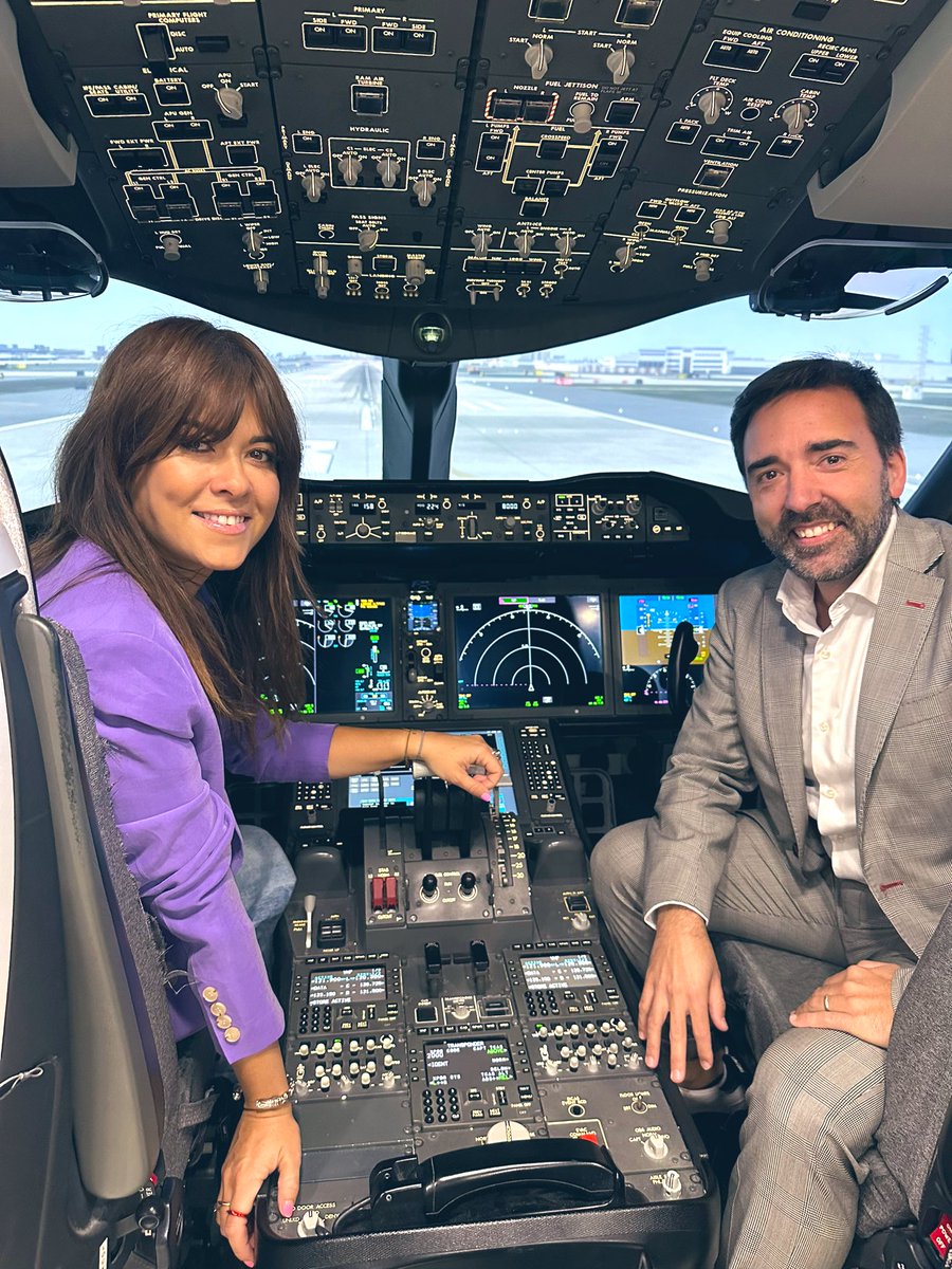 Nuestra nueva comandante 🧑‍✈️ 
¡Lista para la suelta!

__
#aelovers
 ✈️ @AirEuropa 
💙 @vanesamartin_